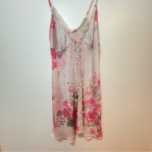 Soft Floral & Lace Slip - Picture 1 of 3